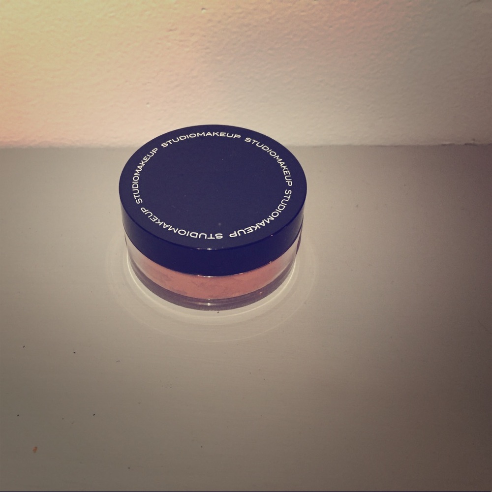Studio Makeup Loose Blush