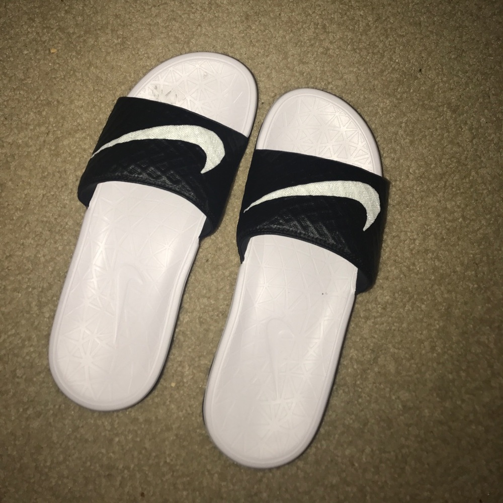 NWOT Nike Slides