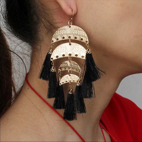 Gold plated multi layers tassel earrings - Picture 2 of 3