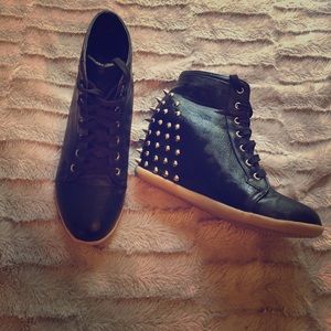 Spiked wedge sneakers