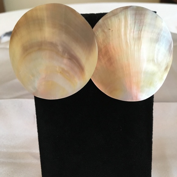 DISCOUNTED Vintage Large MOP Shell Earrings. - Picture 1 of 6