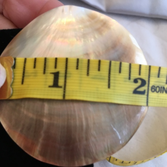 DISCOUNTED Vintage Large MOP Shell Earrings. - Picture 6 of 6