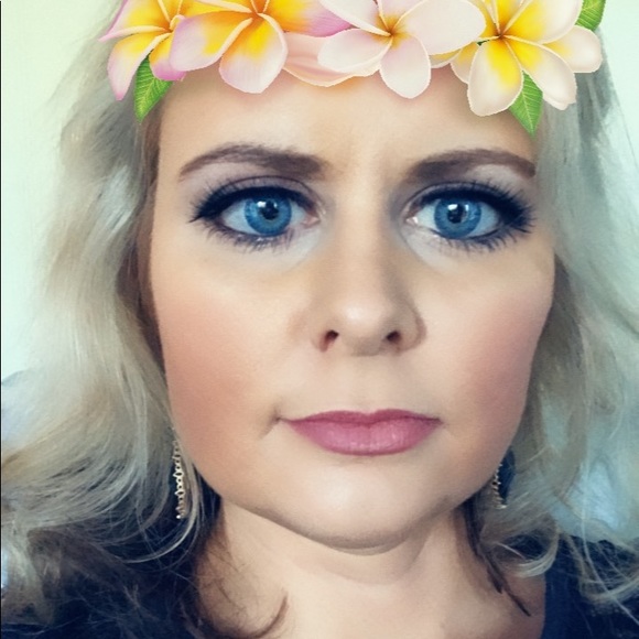 Meet your Posher, Amanda - Picture 2 of 6