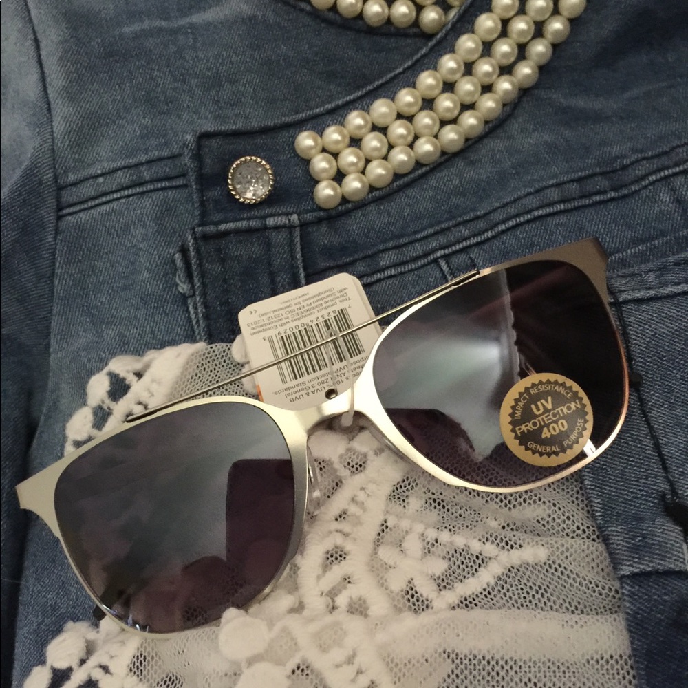 Sunglasses 😎 Sunglasses 😎 BOGO today only.
