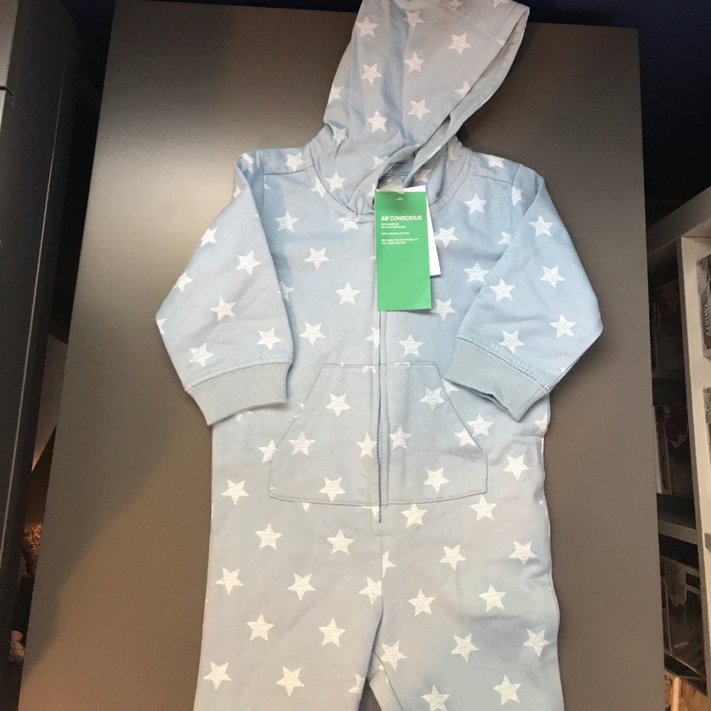 BNWT H&M boys hooded one piece 2-4 month.