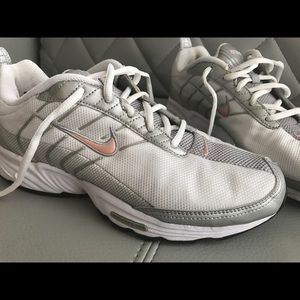 NIKE WOMENS Sneakers 👟 ✨