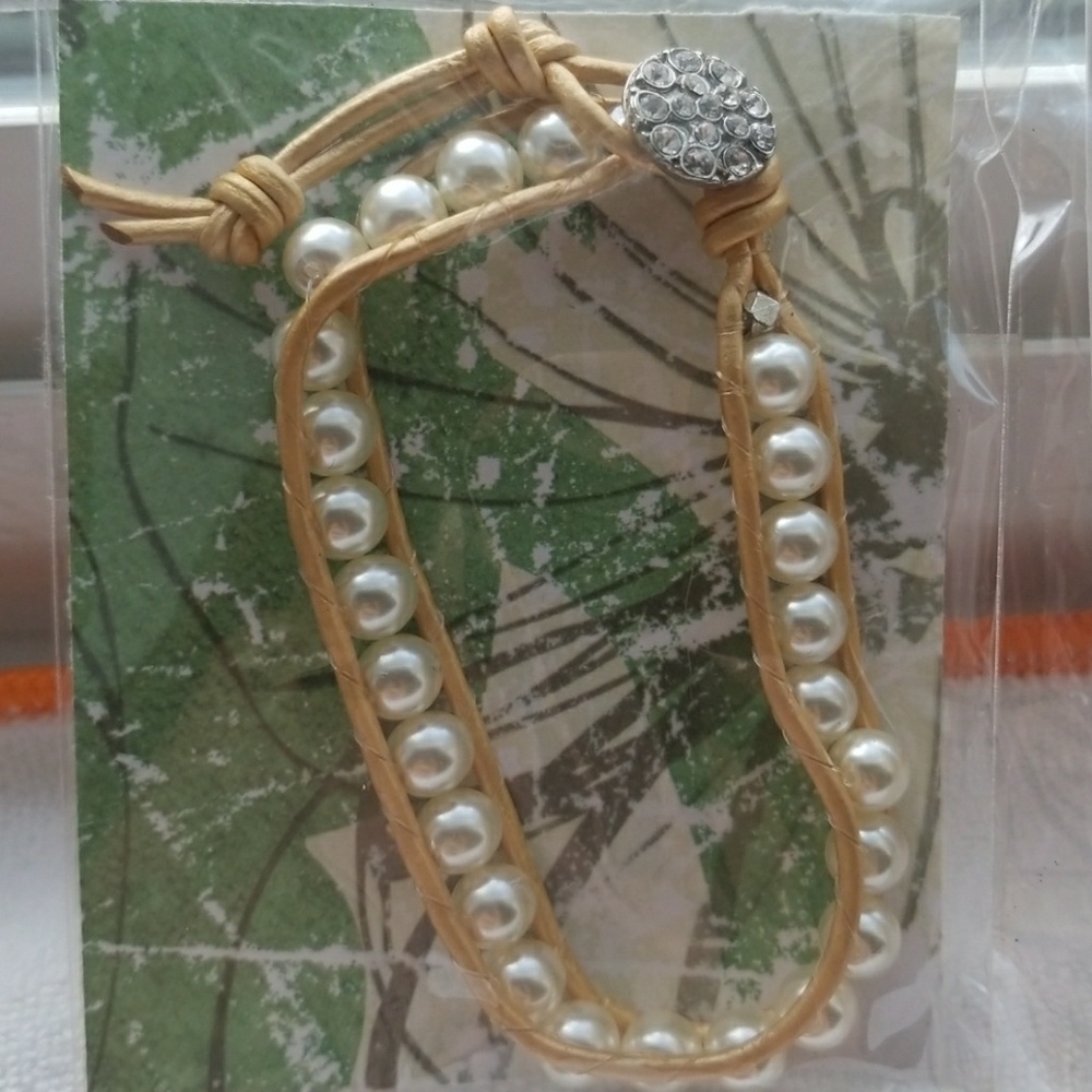 Pearl and Leather Single Wrap