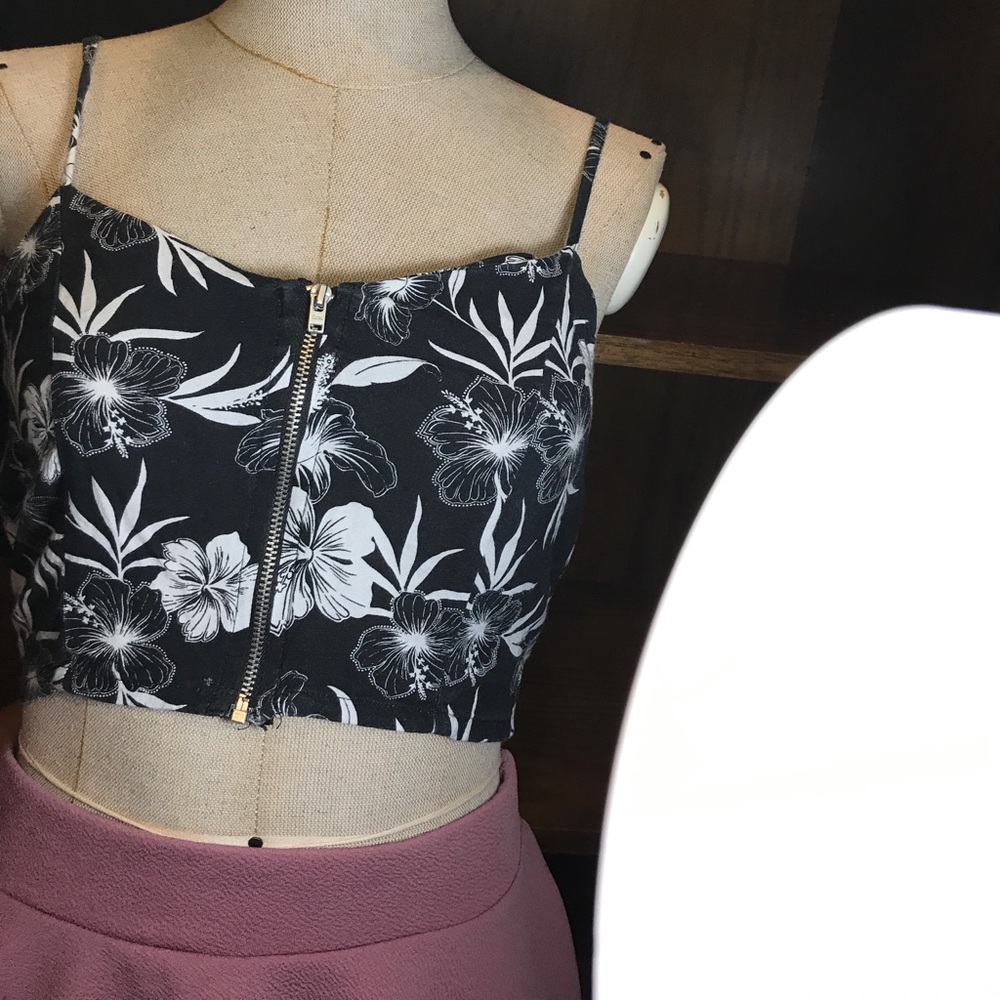 Summer Chic Black and White Crop Top