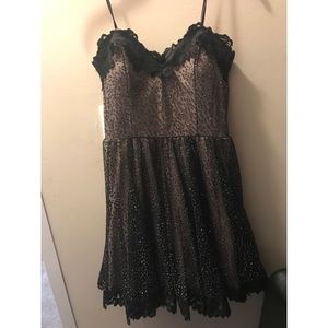 Women's grey and black camisole dress