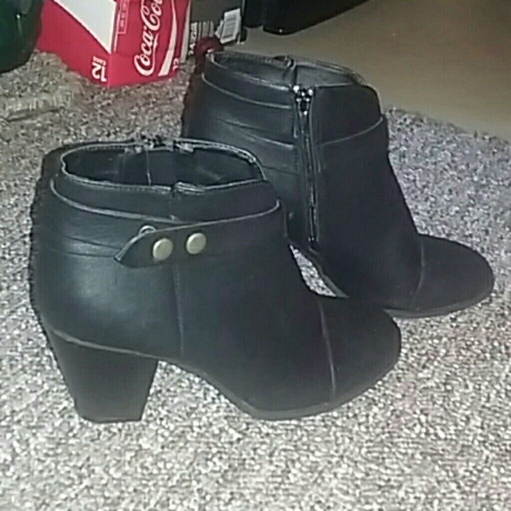 NWOT American Eagle sz 9 boots
