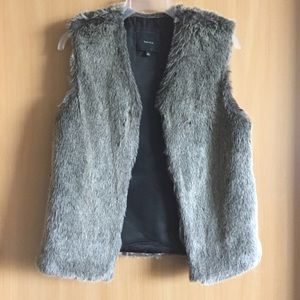 Talula / Aritzia gray faux fur vest