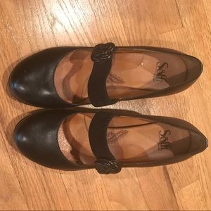 Black heels - by Sofft