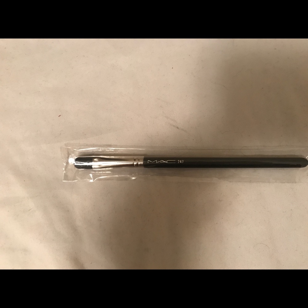 MAC brush