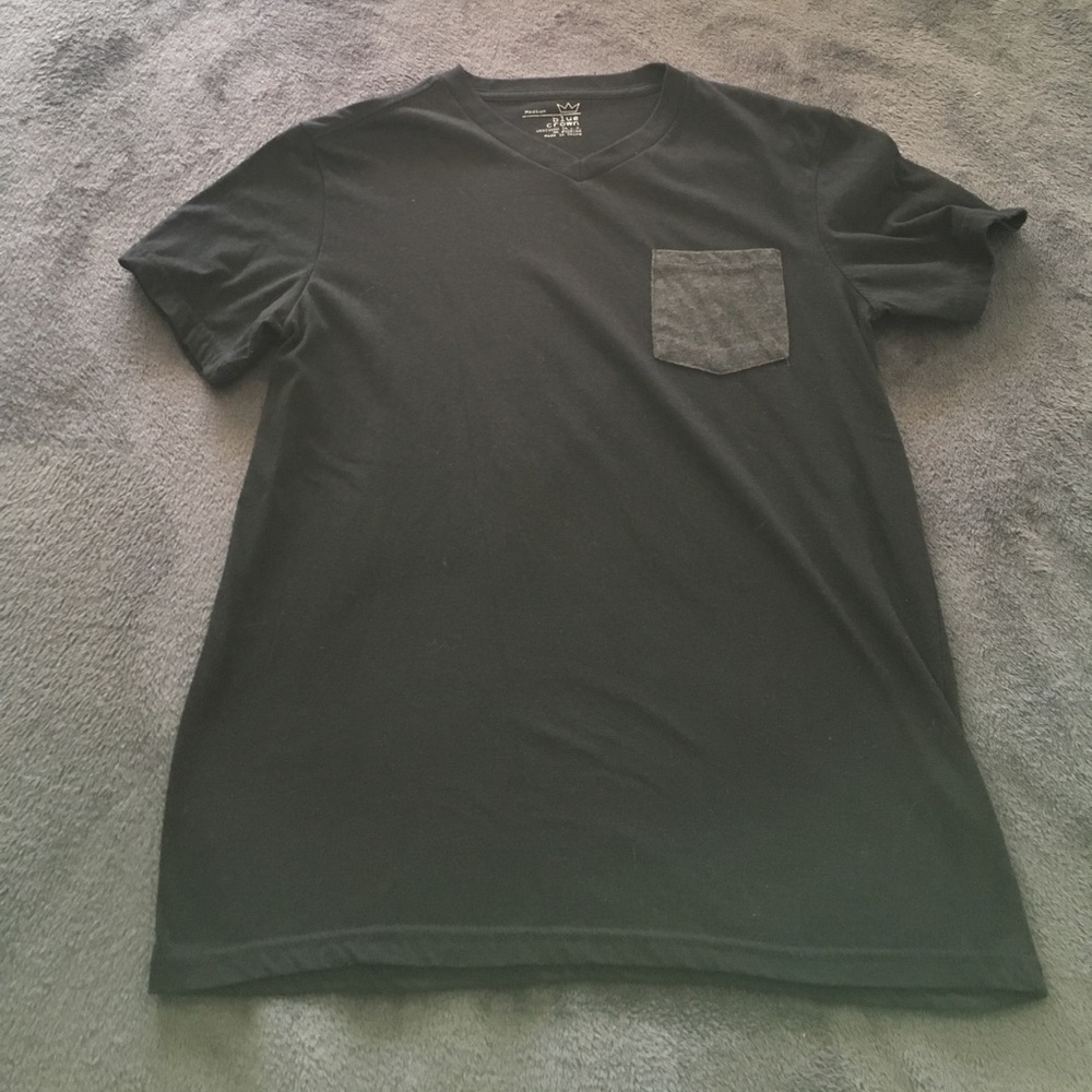 Men's casual black tee