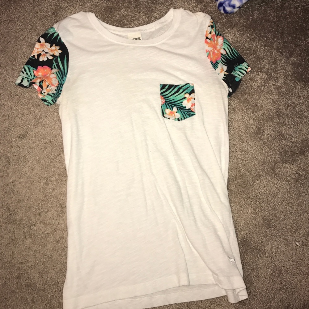 SOLDVictoria's Secret PINK pocket Tee