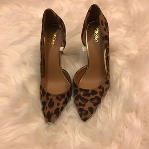 Leopard pumps