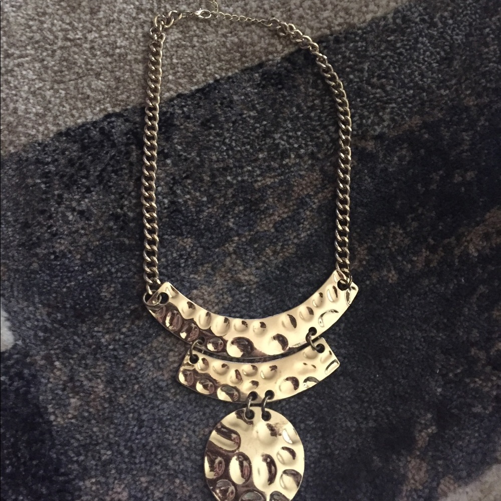 🎉STATEMENT PIECE GOLD NECKLACE 🎉