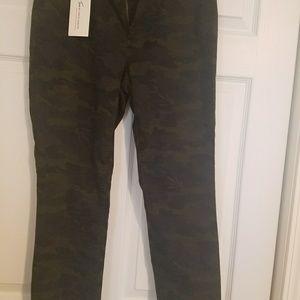NWT VINCE CAMUTO CAMO