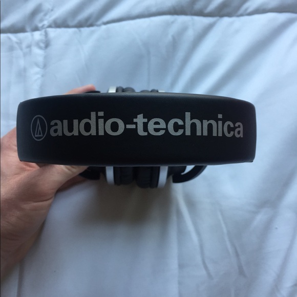 AUDIO TECHNICA HEADPHONES ATH-PRO700MK2 - Picture 2 of 5