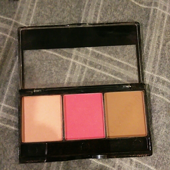Make up bundle - Picture 3 of 4