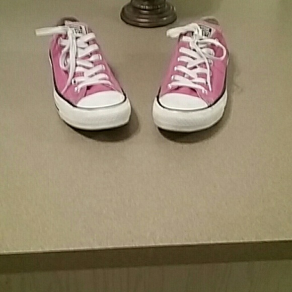 Pink Chuck Taylor converse shoes - Picture 2 of 4