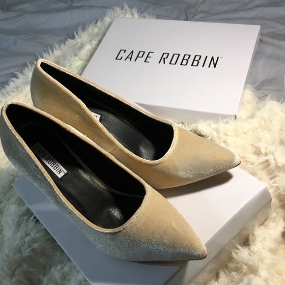 Champagne Suede Pump Heels 👠 - Picture 4 of 8