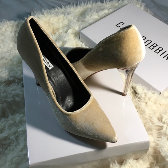 Champagne Suede Pump Heels 👠 - Picture 5 of 8
