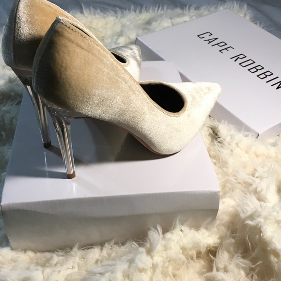 Champagne Suede Pump Heels 👠 - Picture 6 of 8