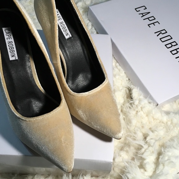 Champagne Suede Pump Heels 👠 - Picture 7 of 8