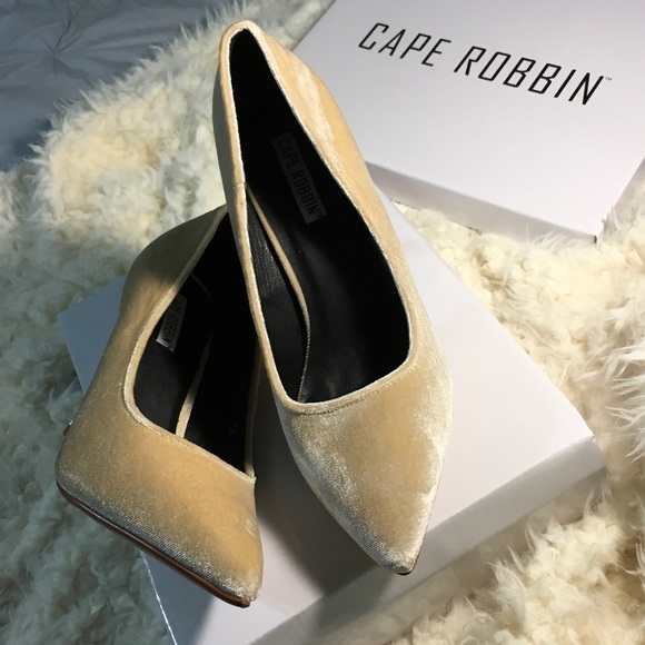 Champagne Suede Pump Heels 👠 - Picture 8 of 8