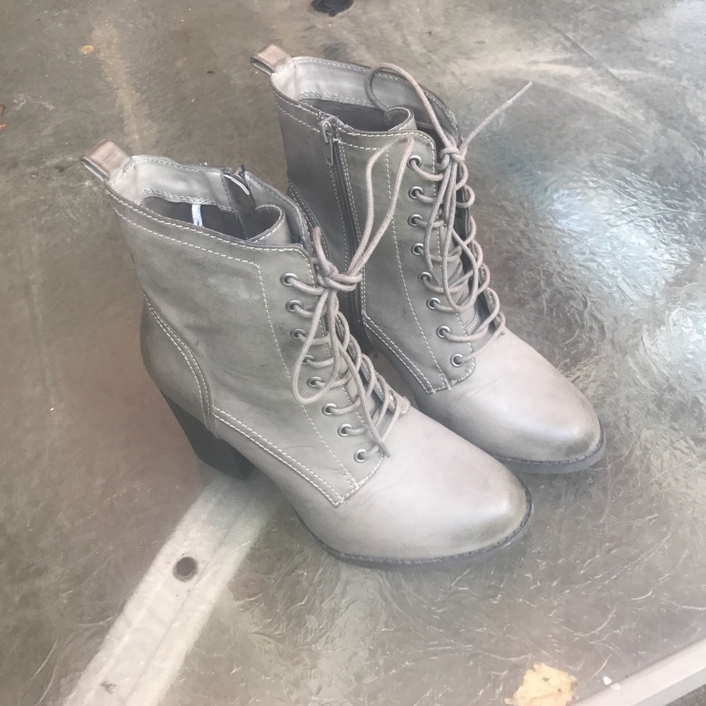 Grey express boots