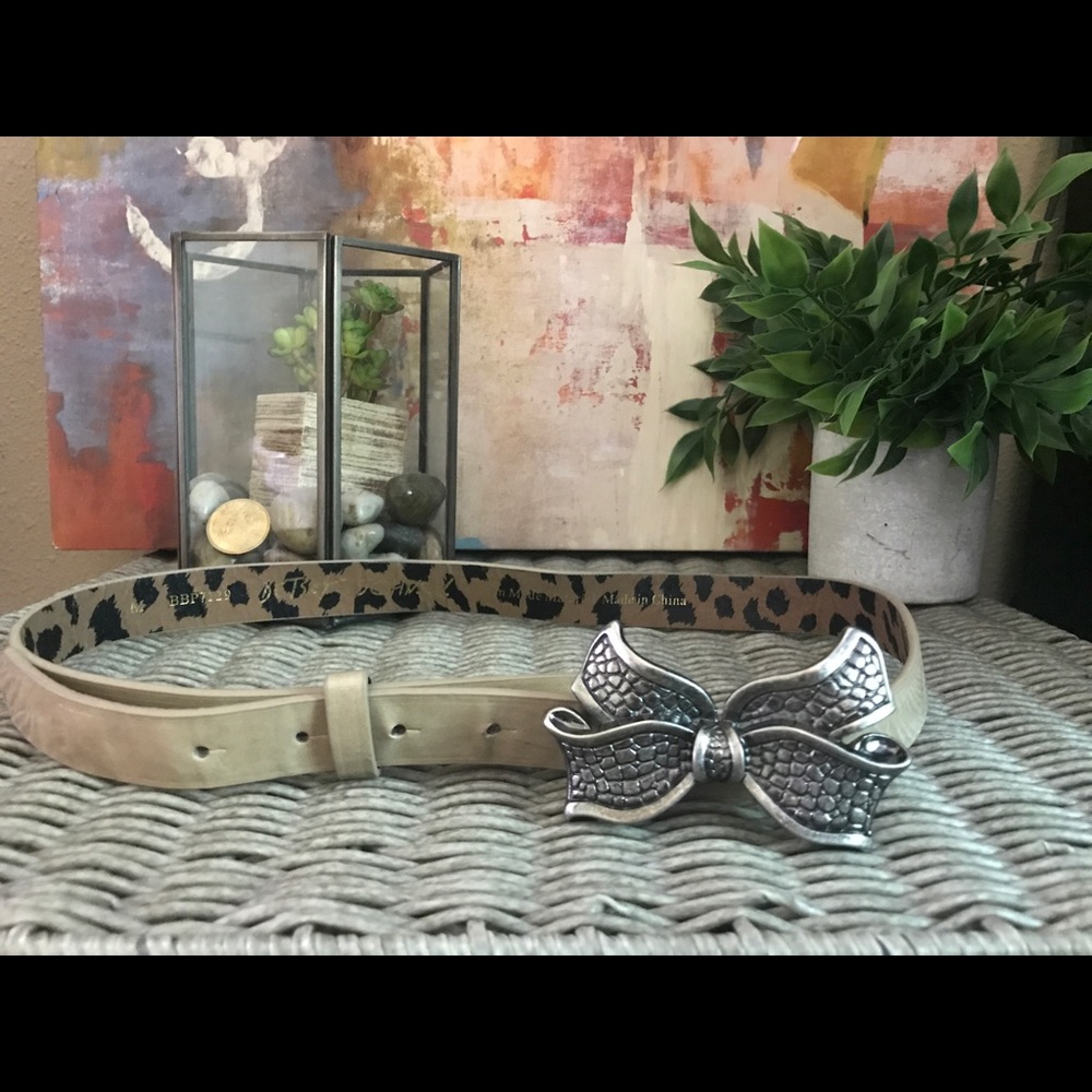 Betsey Johnson bow buckle belt