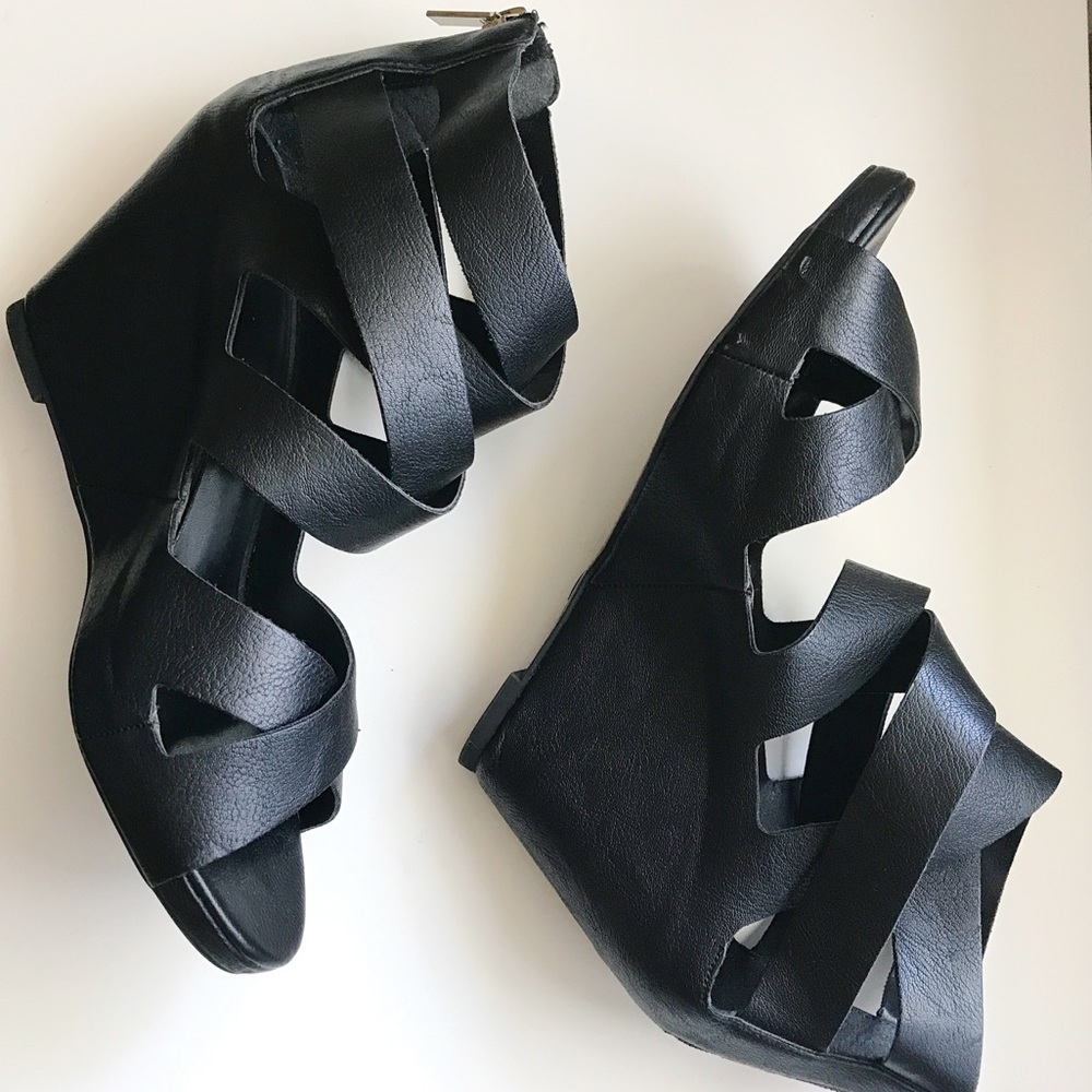Mossimo black strappy Pilar wedges