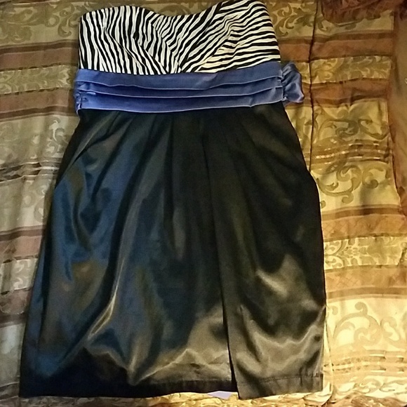 Ruby Rox Bust Dress - Picture 3 of 4