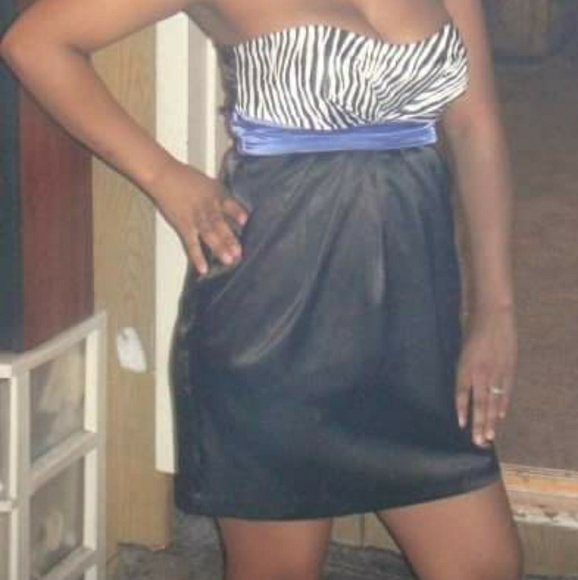 Ruby Rox Bust Dress - Picture 4 of 4