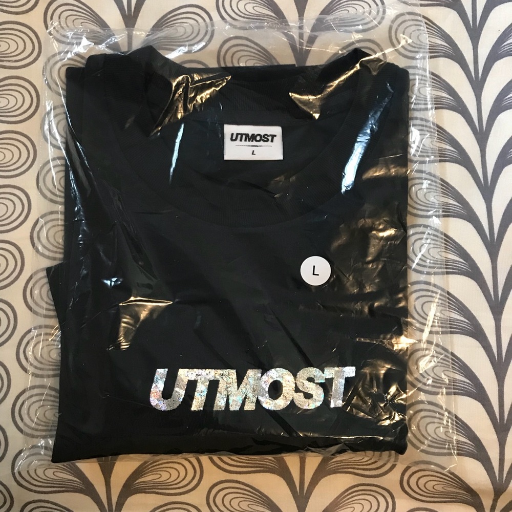 Utmost Hologram solid logo shirt