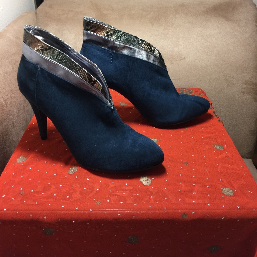 New Blue faux suede booties with silver/reptile