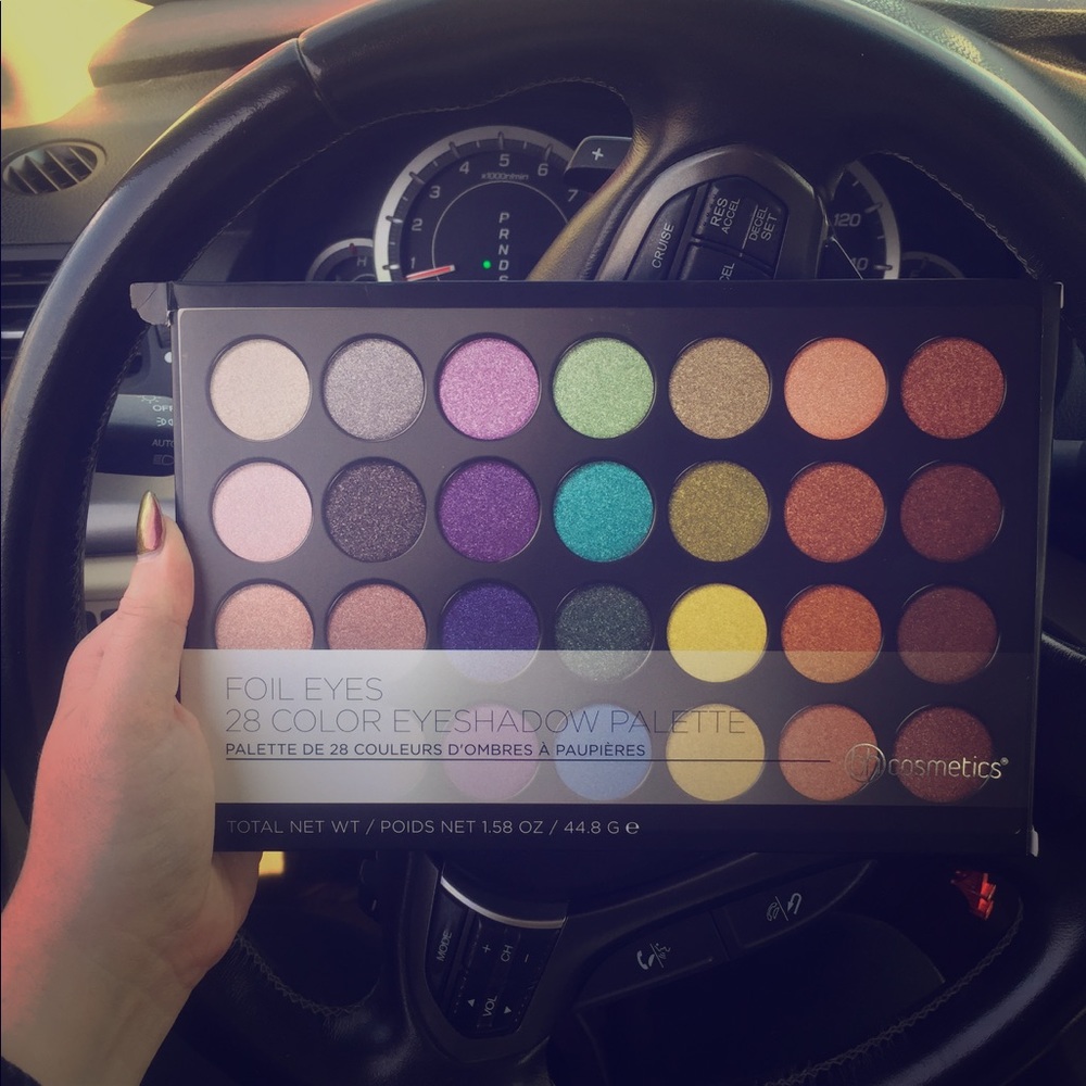 💥NEW IN BOX! FOIL EYES BH COSMETICS💥