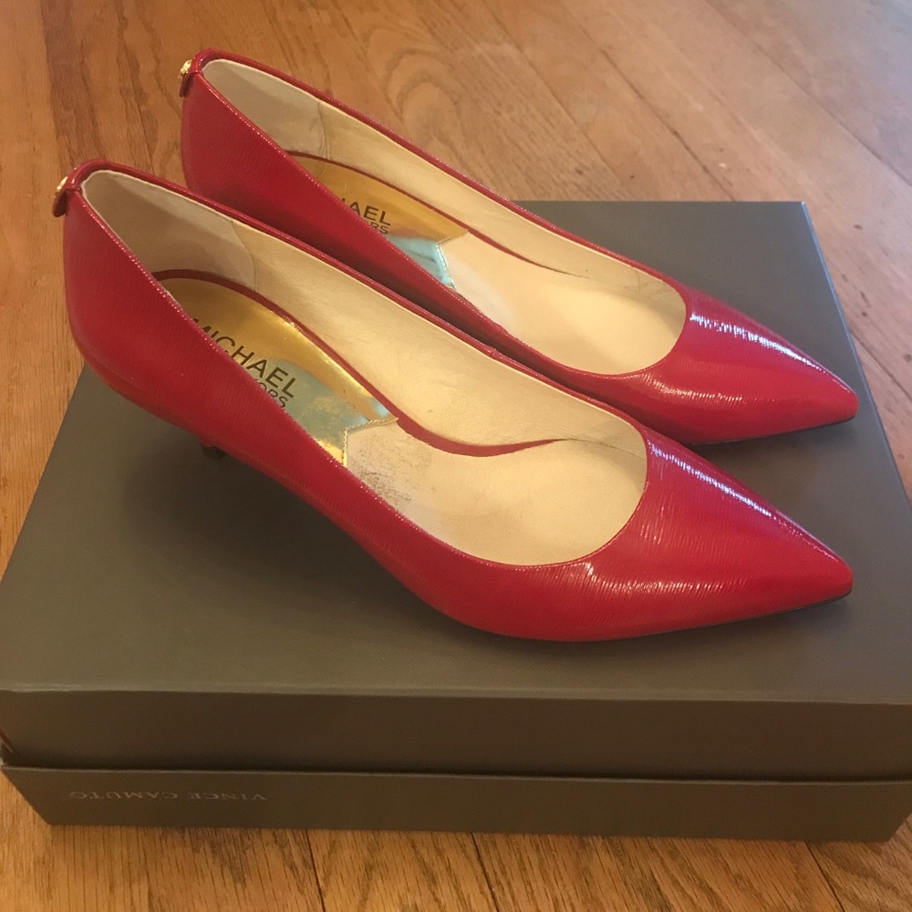 Red patent leather pump