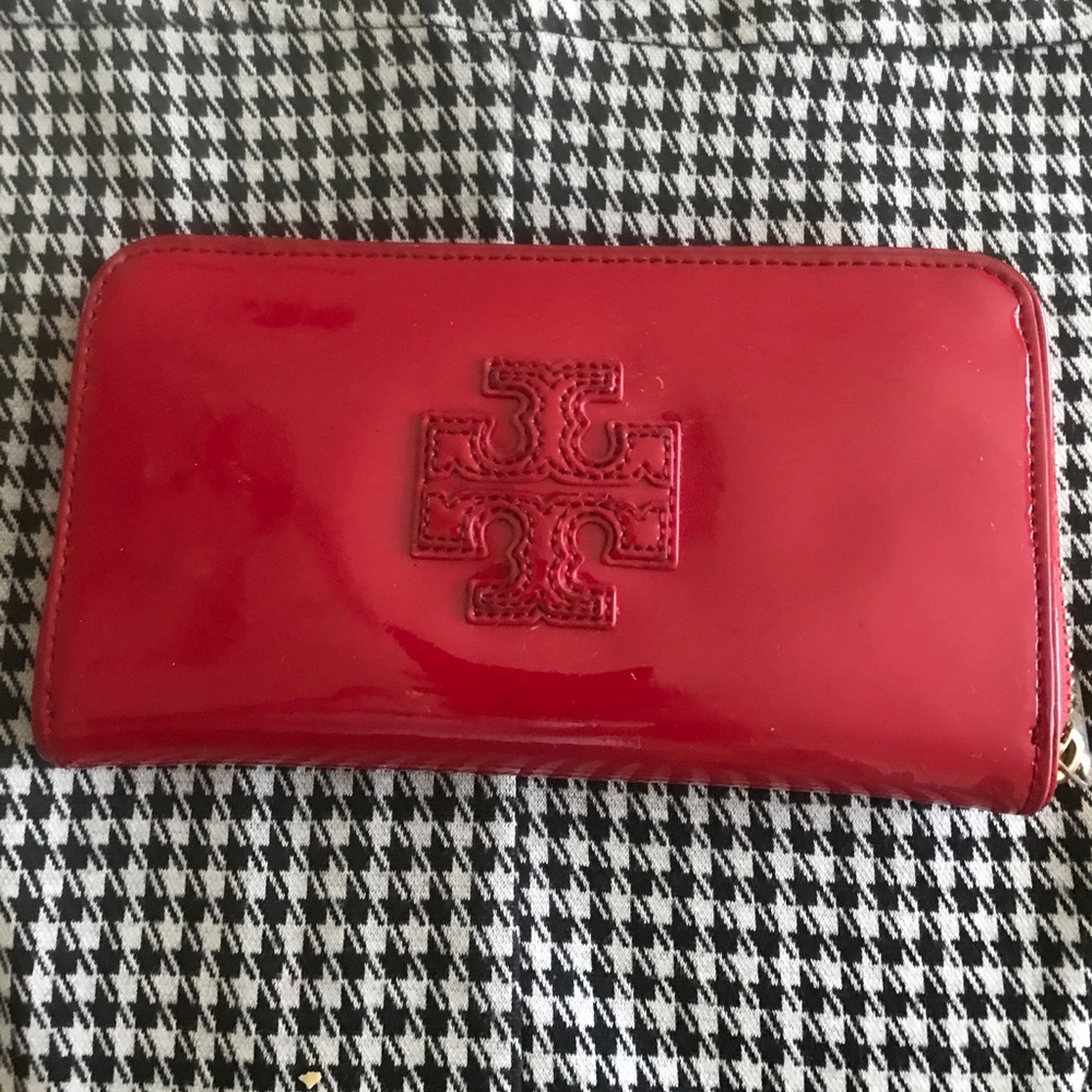 Tory Burch zip wallet