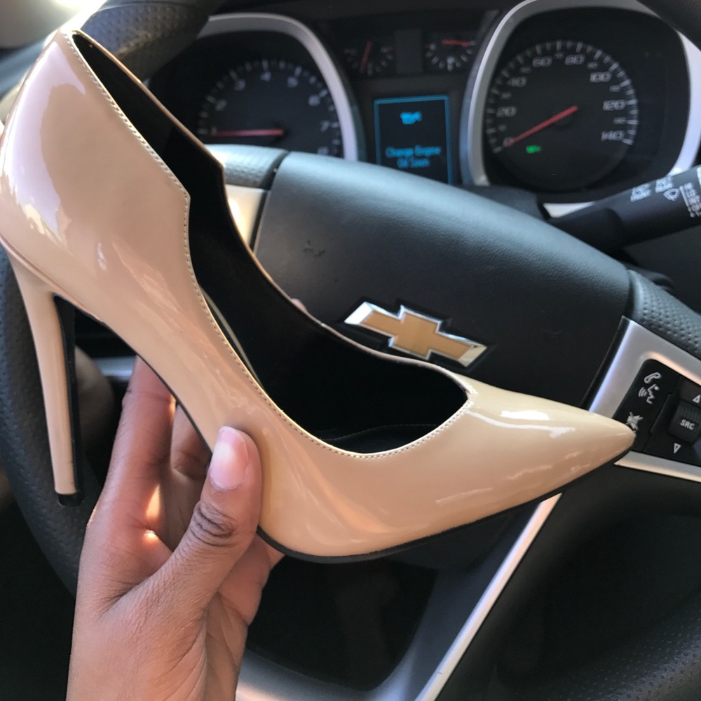 Kendall and Kylie nude pumps