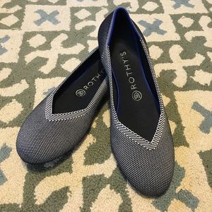 Rothy's Size 9 women's. They run small.