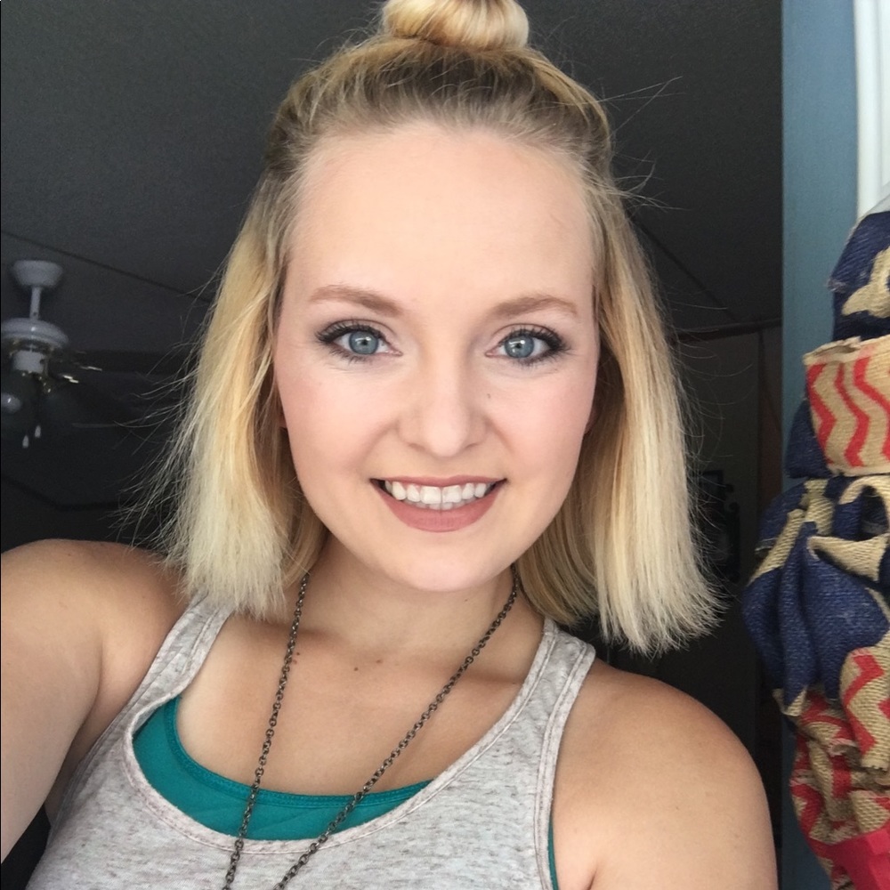 Meet your posher, Destiny!