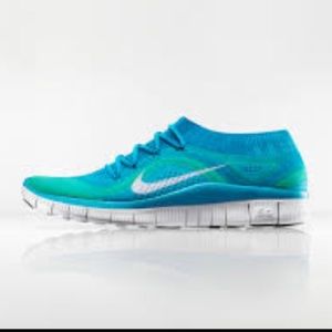 New in box Nike free flyknit +. Size 6