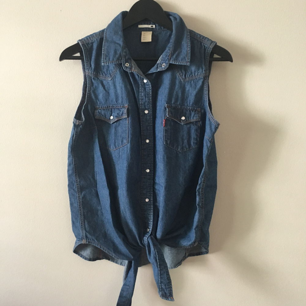 Levi's Sleeveless Tie Front Chambray Shirt