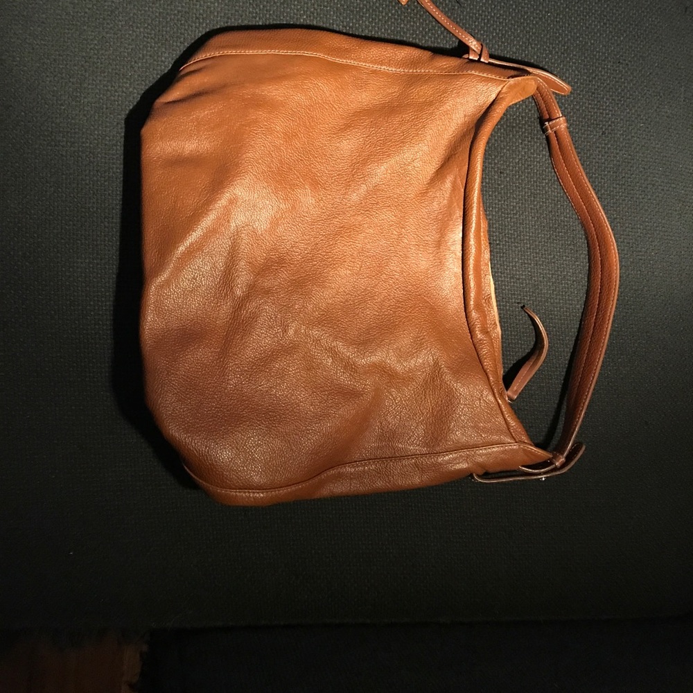 Medium size leather shoulder bag