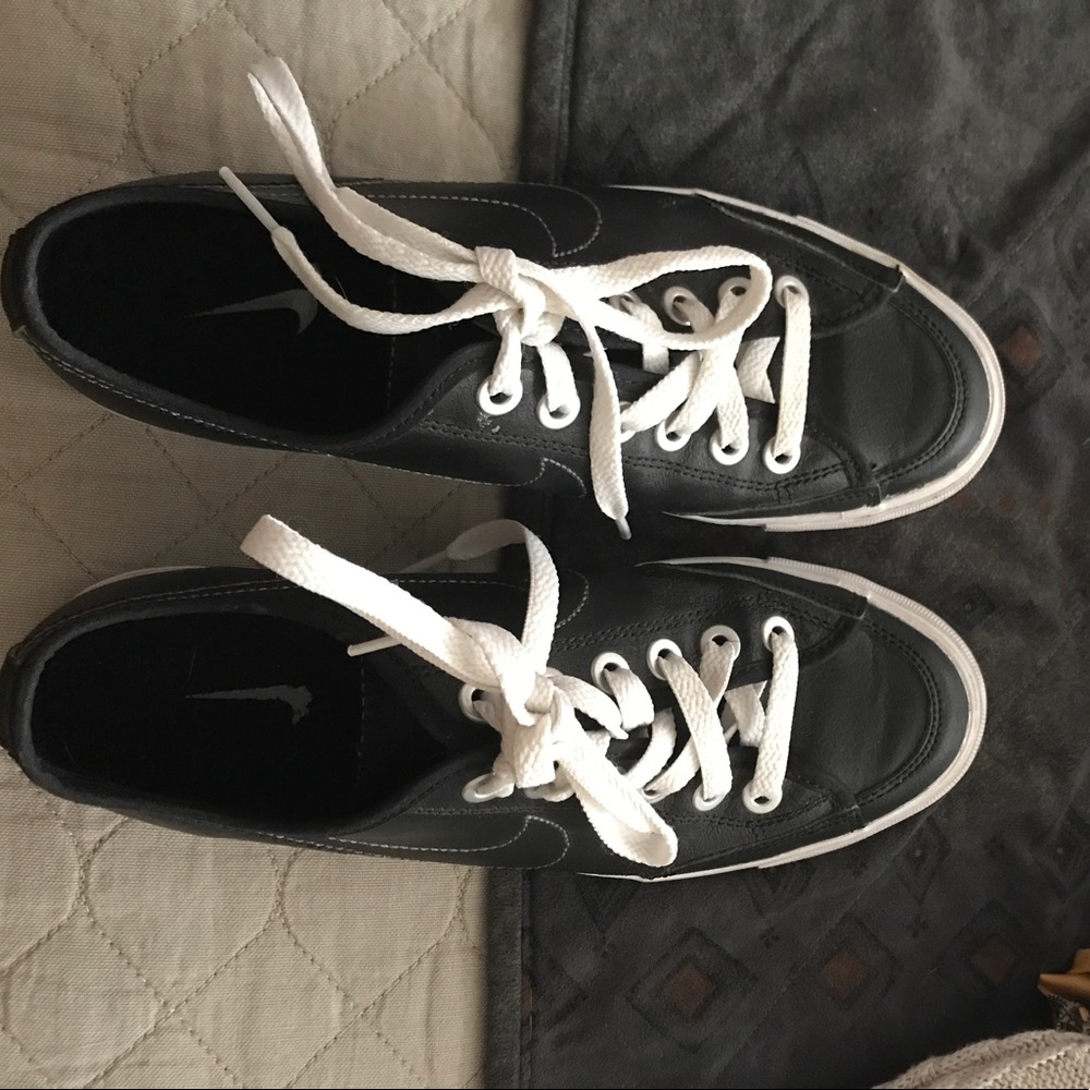 Nike black leather shoes