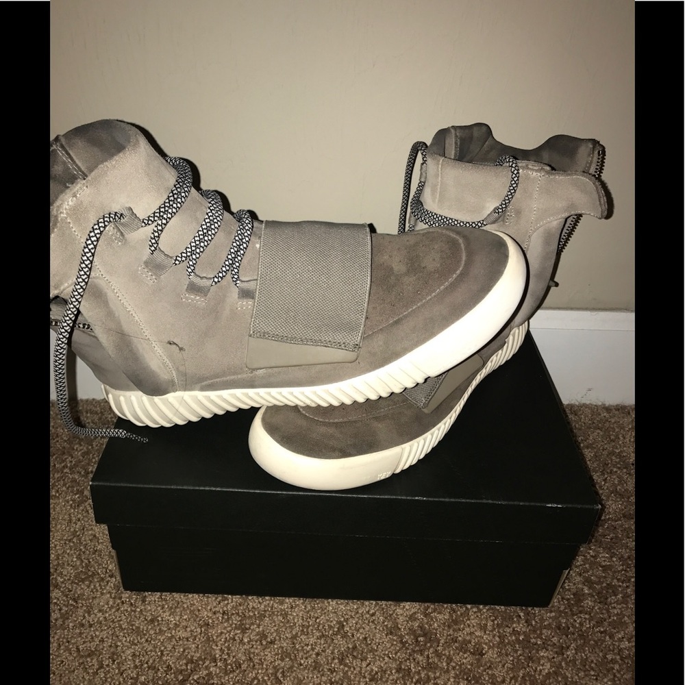 100% authentic yeezy 750 boost