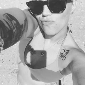 Meet your Posher, Casey