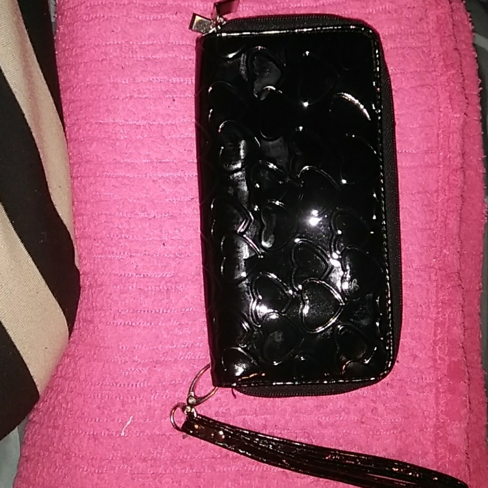 ❌SOLD❌Unknown Brand Black clutch with hearts on it